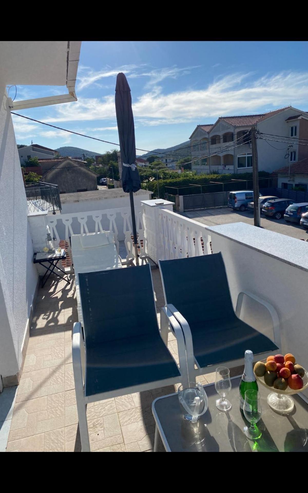 Apartment Remi, Penthouse With Balcony, Free Parking Marina Exteriör bild