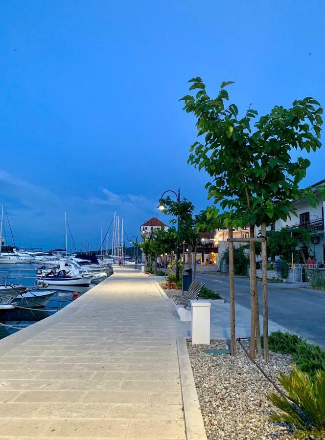 Apartment Remi, Penthouse With Balcony, Free Parking Marina Exteriör bild
